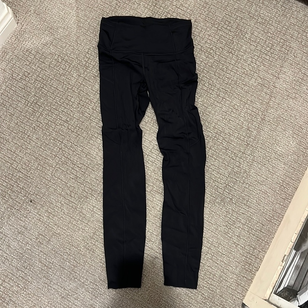 Size 4 Lululemon Peloton leggings, very good condition. Worn once.